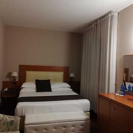 Hotel Clarin 14 By Dori Peschiera del Garda Kültér fotó