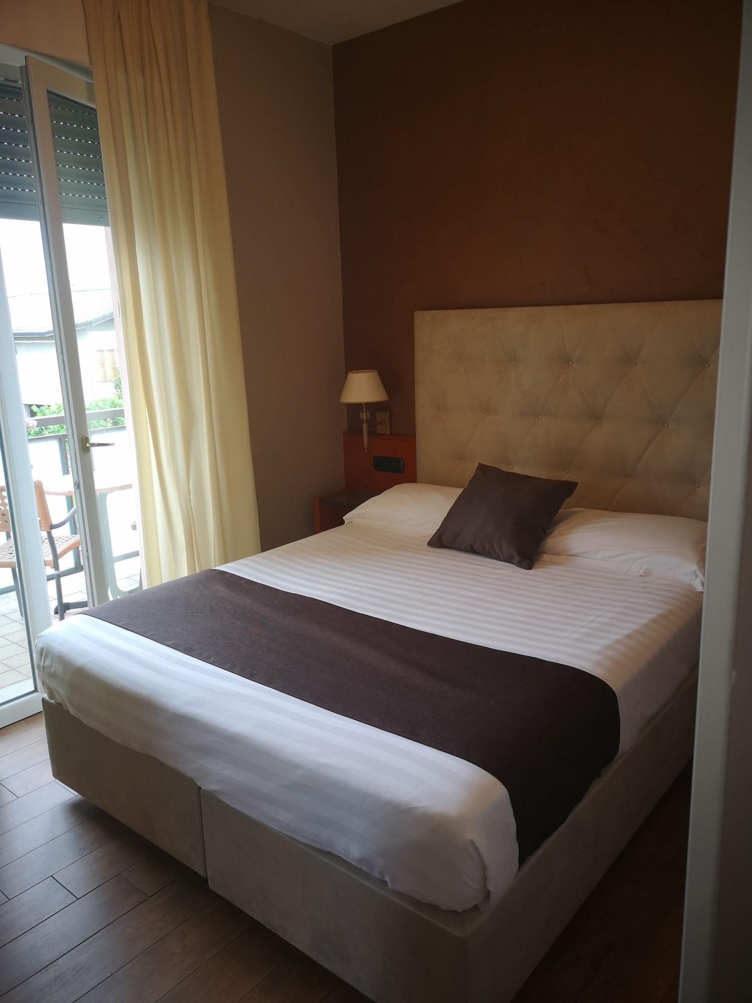 Hotel Clarin 14 By Dori Peschiera del Garda Kültér fotó