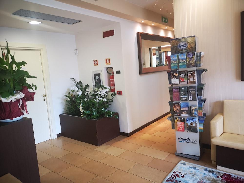 Hotel Clarin 14 By Dori Peschiera del Garda Kültér fotó