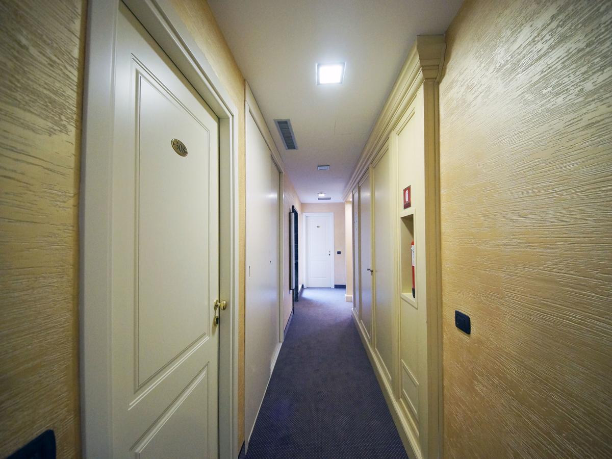 Hotel Clarin 14 By Dori Peschiera del Garda Kültér fotó