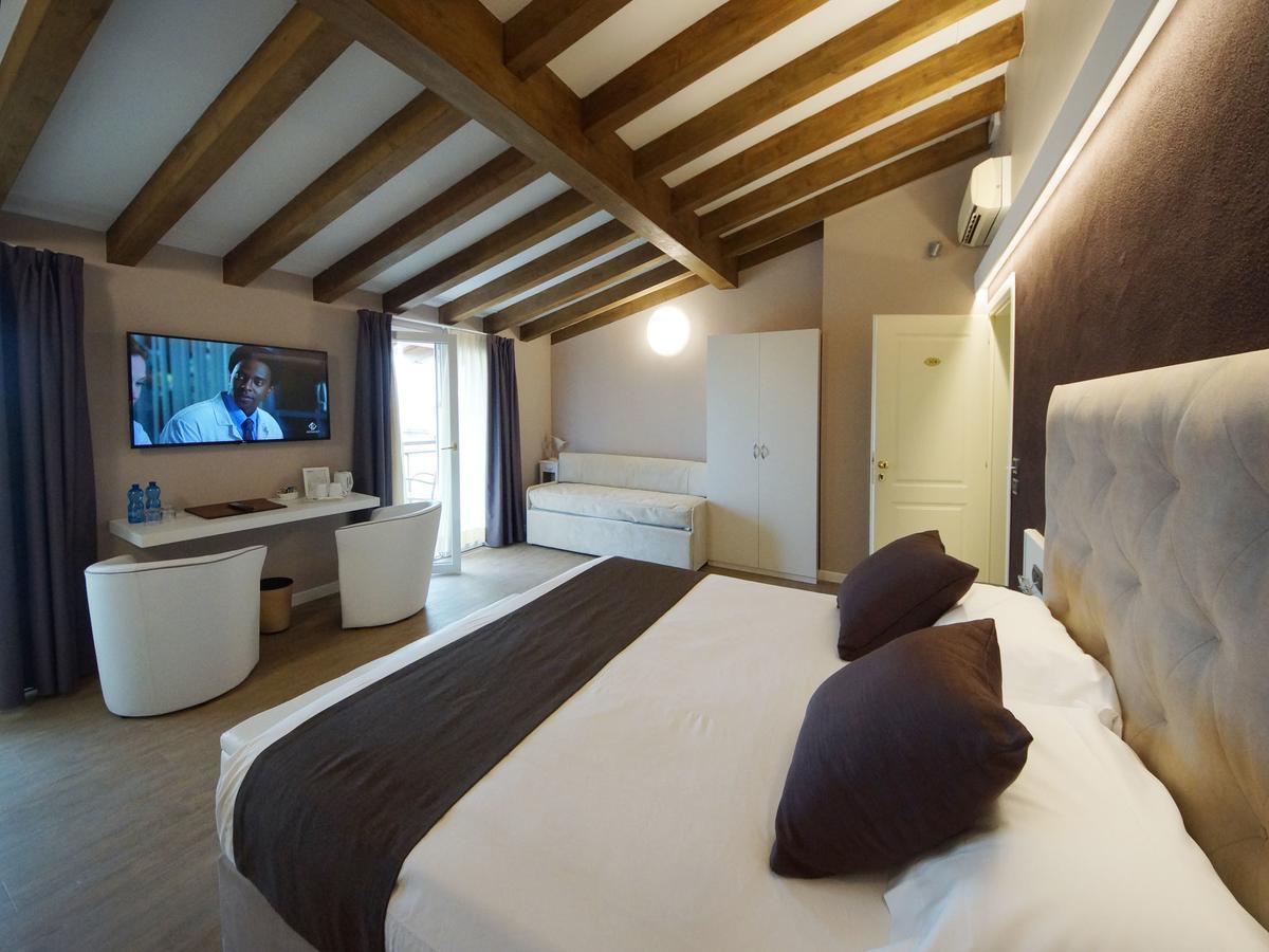 Hotel Clarin 14 By Dori Peschiera del Garda Kültér fotó