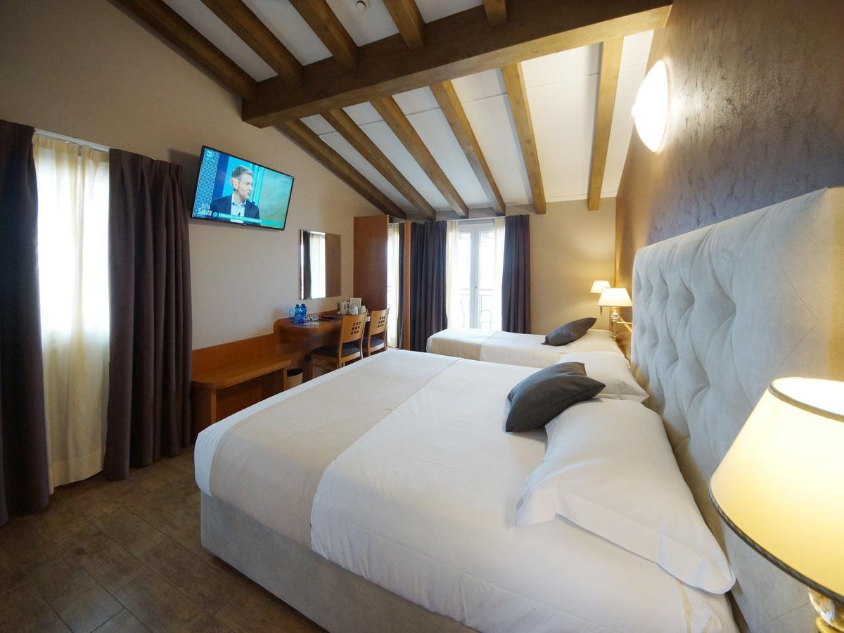 Hotel Clarin 14 By Dori Peschiera del Garda Kültér fotó