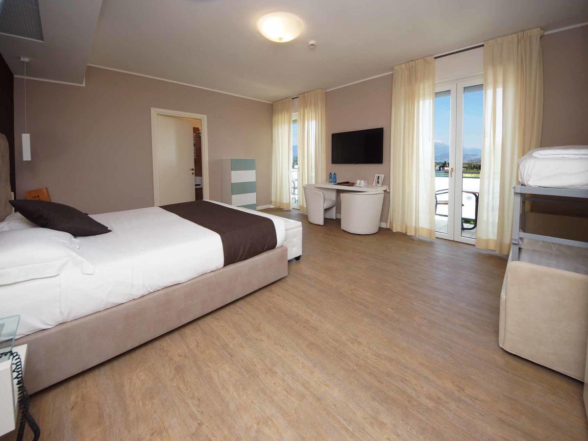 Hotel Clarin 14 By Dori Peschiera del Garda Kültér fotó