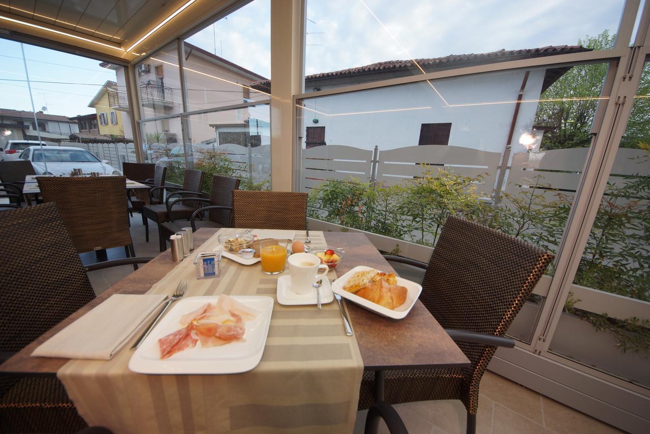 Hotel Clarin 14 By Dori Peschiera del Garda Kültér fotó