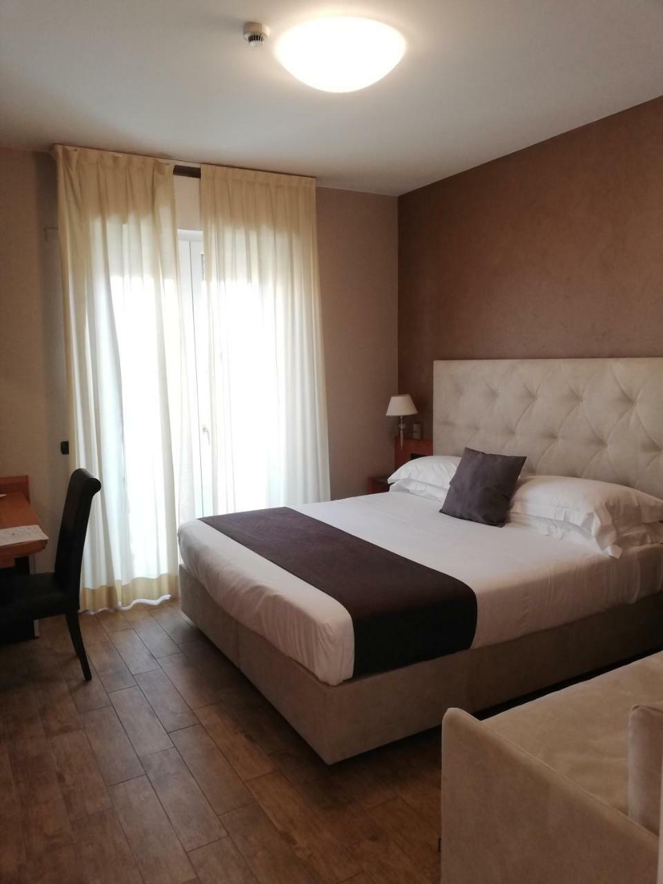 Hotel Clarin 14 By Dori Peschiera del Garda Kültér fotó